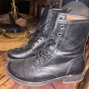 FRYE AND CO. Black Leather Ankle Boots
